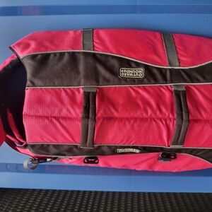 Dog safety vest for swimming.  Excellent condition  Up to 100 pounds.